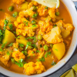 Potato with Cauliflower Curry (แกงมันฝรั่งกับดอกกะหล่ำ)