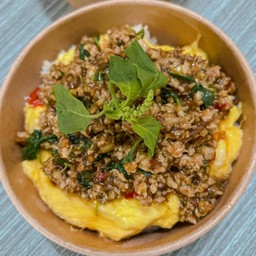 ข้าวไข่ข้น กะเพราไก่