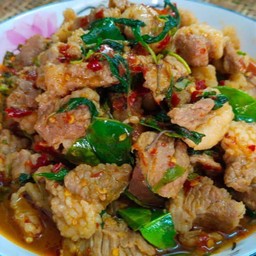 ผัดเผ็ดเนื้อเสือราดข้าวสวยร้อนๆๆ