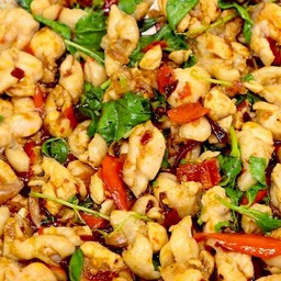 ข้าวกะเพราไก่ ผัดใหม่ร้อนๆ