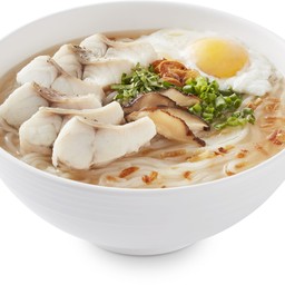 ก๋วยจั๊บปลา ใส่ไข่