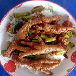 ผัดพริกแกงขาไก่