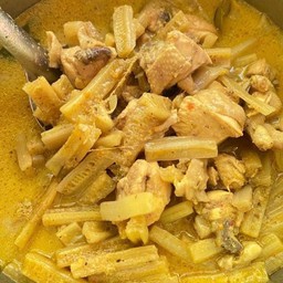 แกงกะทิไก่ใส่หยวก