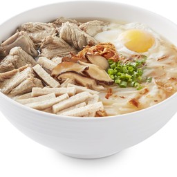 ก๋วยจั๊บหมูยอ กระดูกหมู ใส่ไข่