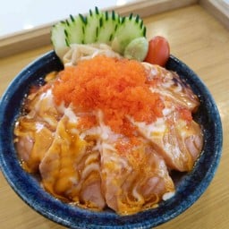 ข้าวหน้าปลาแซลมอล เบิร์นไฟ+ไข่กุ้ง