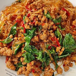 กระเพราหมูสับวุ้นเส้น