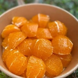 ลูกชิ้นทอด 3 บาท & ผลไม้พร้อมทาน