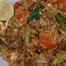 ข้าวผัดเนื้อ ใส่ไข่