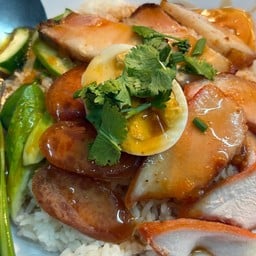 ราชาบะหมี่เกี๊ยว ข้าวหมูแดงหมูกรอบ