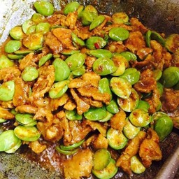 ผัดเผ็ดหมูสะตอ