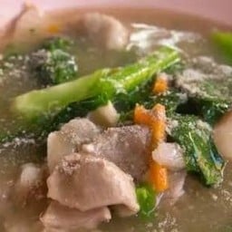 ยุ้นเขียวเตี๋ยวเรือ ปั้ม ปตท.เจดีย์แม่ครัว