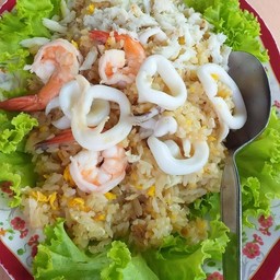 ข้าวผัดรวมมิตรทะเล