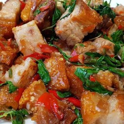 ผัดกะเพราหมูกรอบราดข้าว