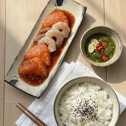 กุ้ง + แซลมอนดองมินิ คละ 6-7 ชิ้น