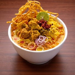 050 ข้าวซอยเนื้อ