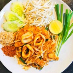 ผัดไทยปลาหมึก