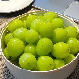 องุ่นไซมัสแคทเกรดพรีเมียม