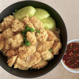 ข้าวหน้าไก่คาราเกะทอดซอสจิ้มแจ่ว
