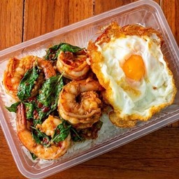 ข้าวกะเพรากุ้ง