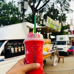 นาย & ภา food truck อะโวคาโด นมสด สมูทตี้ ตลาดต้นตาล