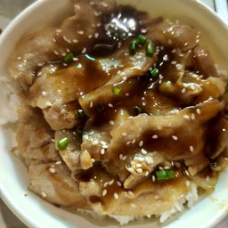 ข้าวหน้าหมูสามชั้นย่างซอสเทอริยากิ