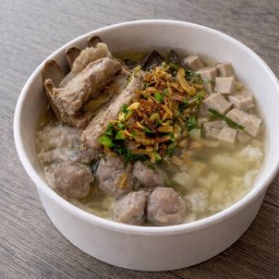 ก๋วยจั๊บญวน พิเศษเครื่อง