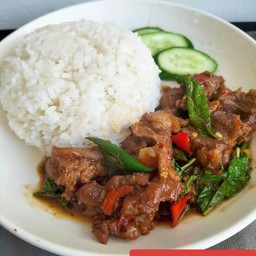 กระเพราเนื้อตุ๋น