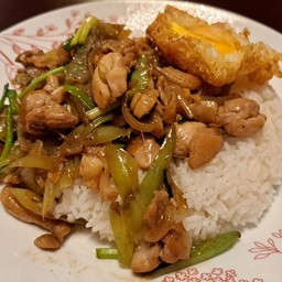 ข้าวไก่ผัดพริกอ่อน ไข่ดาว