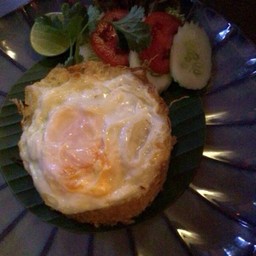 ข้าวผัดต้มยำทะเลไข่ดาว