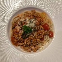 สปาเก็ตตีหมูสับผัดซอสมะเขือเทศ