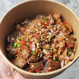 หมูกรอบผัดพริกเกลือ