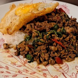 ข้าวกะเพราหมูสับ ไข่ดาว