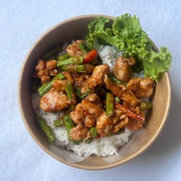 ผัดพริกแกงไก่