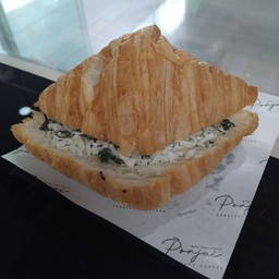 ครัวซองผักโขมอบชีส