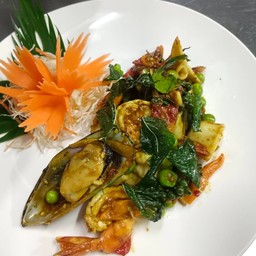 ผัดเผ็ดทะเลเดือด