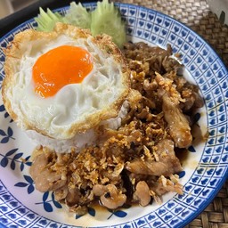 ข้าวหมูกระเทียม