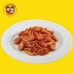 สปาเก็ตตี้ซอสมะเขือเทศไส้กรอก