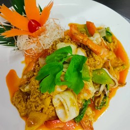 ทะเลผัดผงกระหรี่ ( กุ้ง + หมึก)