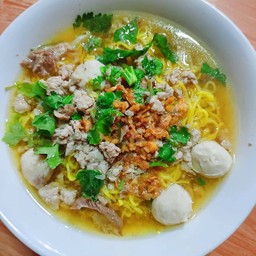 ก๋วยเตี๋ยวหมูสับลูกชิ้นน้ำใส