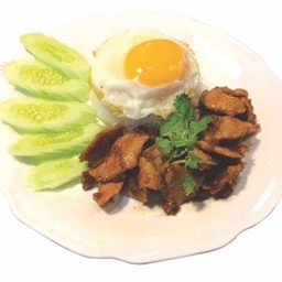 ข้าวหมูทอดกระเทียมไข่ดาว
