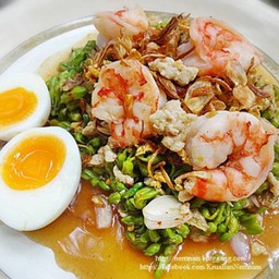 ยำดอกขจรกุ้งสด