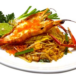 สปาเก็ตตีผัดไทยกุ้งแม่น้ำ