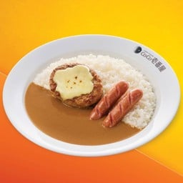 ข้าวแกงกะหรี่แฮมเบอร์เกอร์เนื้อชีสและไส้กรอกหมู
