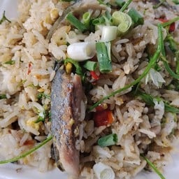 ข้าวผัดกะปิปลาทูชะอม