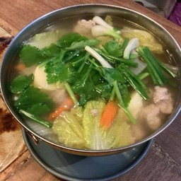 แกงจืดหมูสับวุ้นเส้นสาหร่ายผักกาดขาว