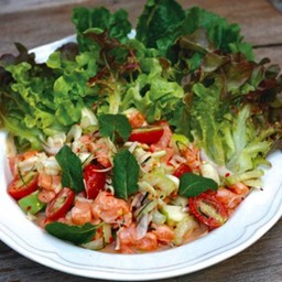 ยำสลัดแซลมอน