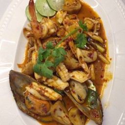 ต้มยำทะเลผัดแห้ง