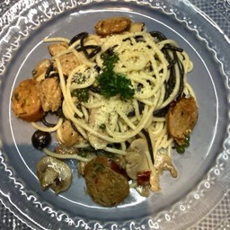 สปาเก็ตตีไส้อั่วผัดน้ำมันมะกอก พริก กระเทียม