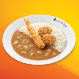 ข้าวแกงกะหรี่กุ้งชุบเกล็ดขนมปังทอด ไก่ทอดและหอยลาย