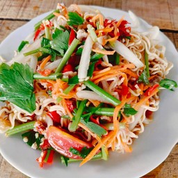 ยำมาม่าหมูสับ